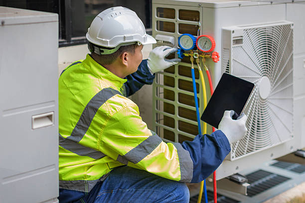 Professional Hvac Installation technician working in Lakewood, WA